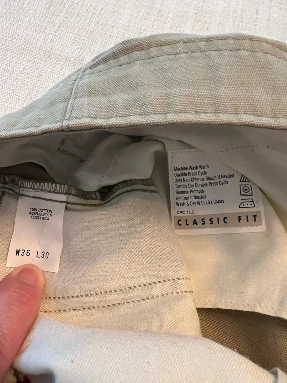 Dockers Men's Classic Pleated Chino Pants in Khaki 36x30 Like New